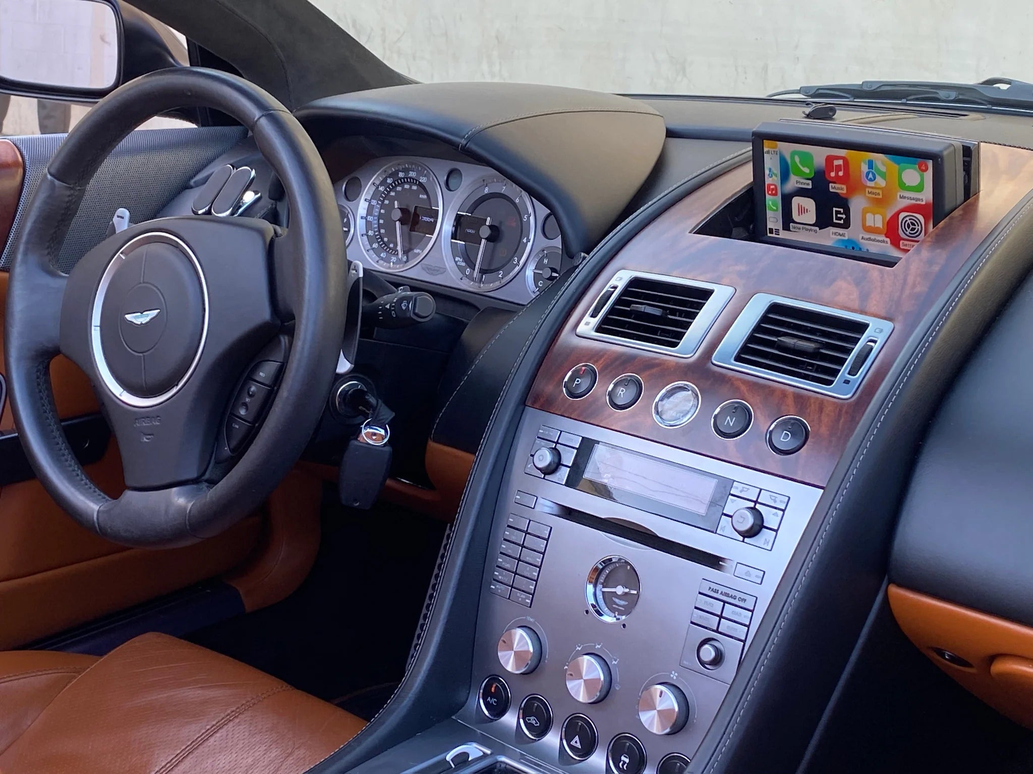 Boîtier Apple CarPlay & Android Auto sans fil pour Aston Martin
