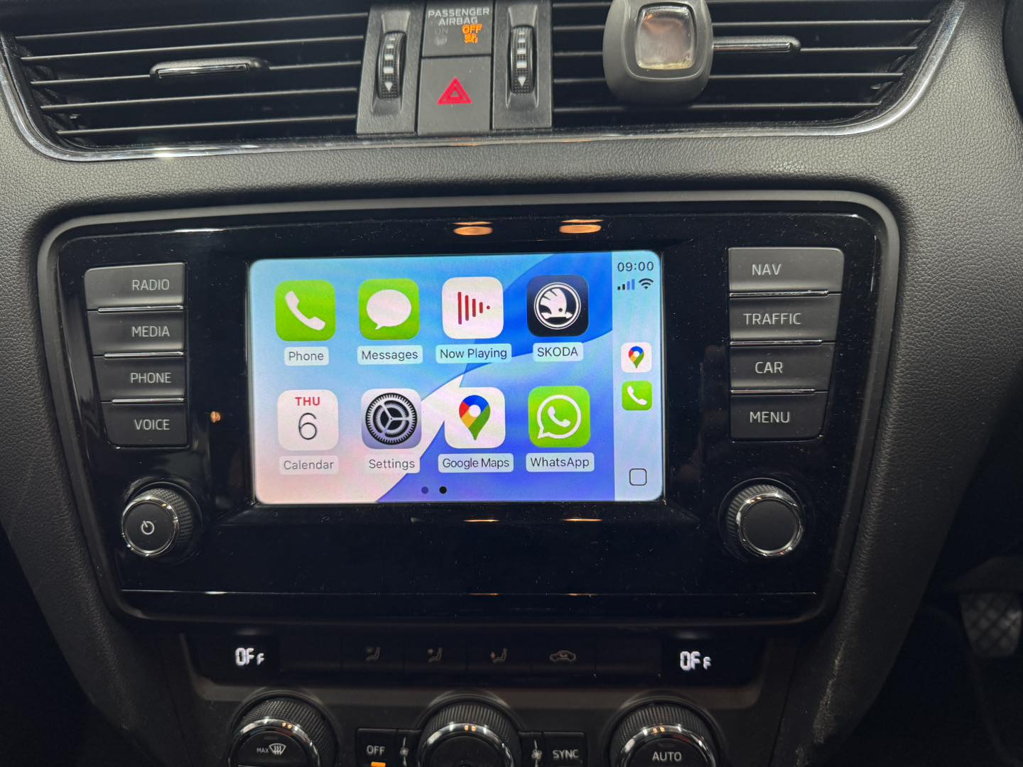 Boîtier Apple CarPlay & Android Auto sans fil pour Skoda